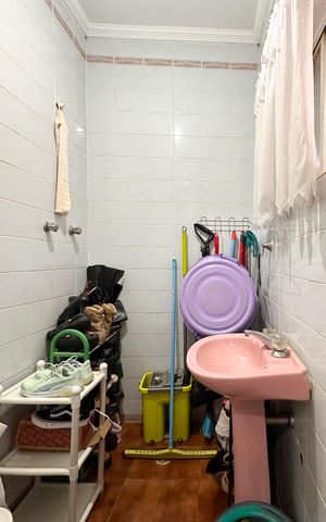 Casa à venda com 247m², 4 quartos e 3 vagas Casa à venda com 247m², 4 quartos e 3 vagasBanheiro de serviço