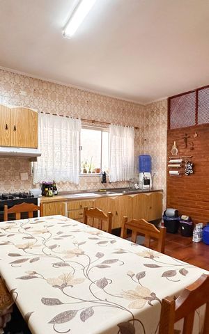 Casa à venda com 247m², 4 quartos e 3 vagas Casa à venda com 247m², 4 quartos e 3 vagasCozinha