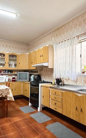 Casa à venda com 247m², 4 quartos e 3 vagas Casa à venda com 247m², 4 quartos e 3 vagasCozinha