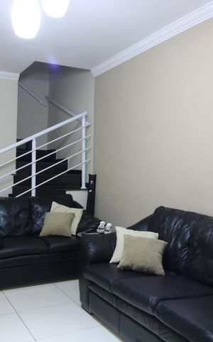 Casa à venda com 110m², 2 quartos e 2 vagasSala