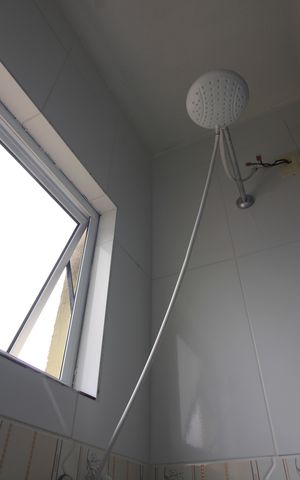 Casa à venda com 110m², 2 quartos e 2 vagasBanheiro Quarto 1