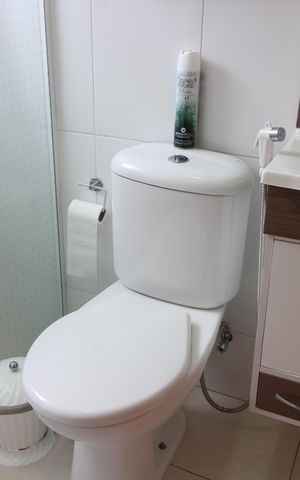 Casa à venda com 110m², 2 quartos e 2 vagasBanheiro quarto 1