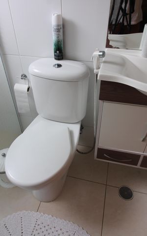 Casa à venda com 110m², 2 quartos e 2 vagasBanheiro Quarto 1