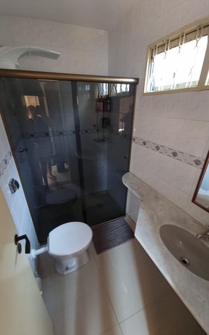 Casa à venda com 184m², 3 quartos e 2 vagas Casa à venda com 184m², 3 quartos e 2 vagasBanheiro