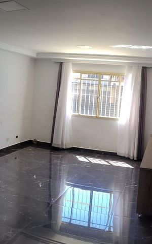 Casa à venda com 184m², 3 quartos e 2 vagas Casa à venda com 184m², 3 quartos e 2 vagasSala