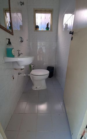 Casa à venda com 184m², 3 quartos e 2 vagas Casa à venda com 184m², 3 quartos e 2 vagasBanheiro