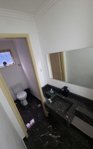 Casa à venda com 184m², 3 quartos e 2 vagas Casa à venda com 184m², 3 quartos e 2 vagasBanheiro