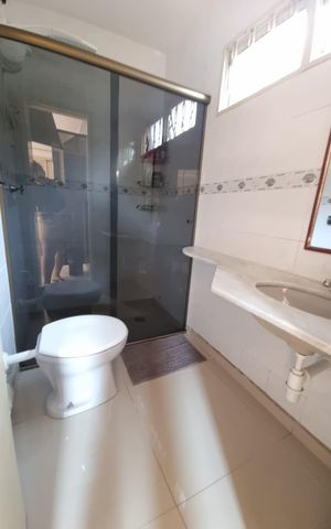 Casa à venda com 184m², 3 quartos e 2 vagas Casa à venda com 184m², 3 quartos e 2 vagasBanheiro