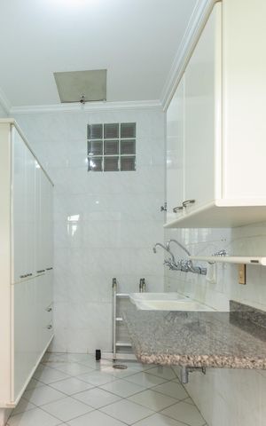 Casa para alugar com 488m², 4 quartos e 4 vagas Casa para alugar com 488m², 4 quartos e 4 vagasCozinha