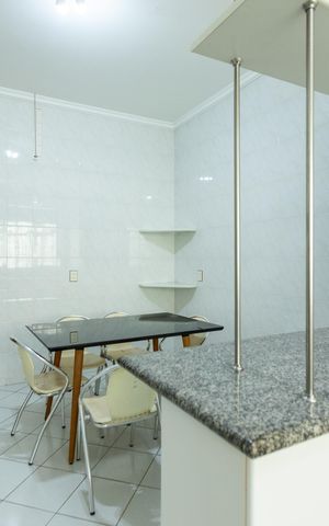 Casa para alugar com 488m², 4 quartos e 4 vagas Casa para alugar com 488m², 4 quartos e 4 vagasCozinha