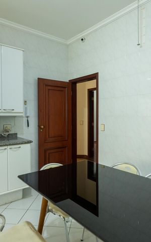 Casa para alugar com 488m², 4 quartos e 4 vagas Casa para alugar com 488m², 4 quartos e 4 vagasCozinha