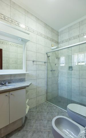 Casa para alugar com 488m², 4 quartos e 4 vagas Casa para alugar com 488m², 4 quartos e 4 vagasBanheiro social