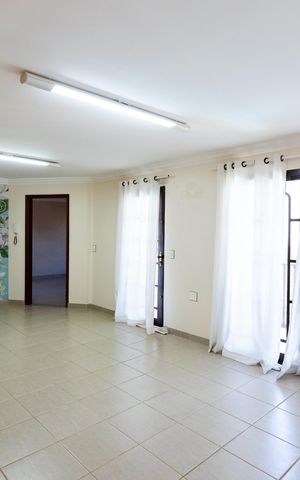 Casa para alugar com 488m², 4 quartos e 4 vagas Casa para alugar com 488m², 4 quartos e 4 vagasSala