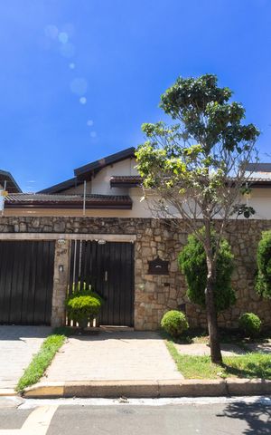 Casa para alugar com 488m², 4 quartos e 4 vagas Casa para alugar com 488m², 4 quartos e 4 vagasFachada
