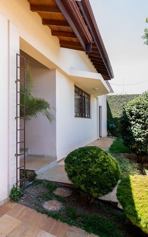 Casa para alugar com 488m², 4 quartos e 4 vagas Casa para alugar com 488m², 4 quartos e 4 vagasÁrea comum
