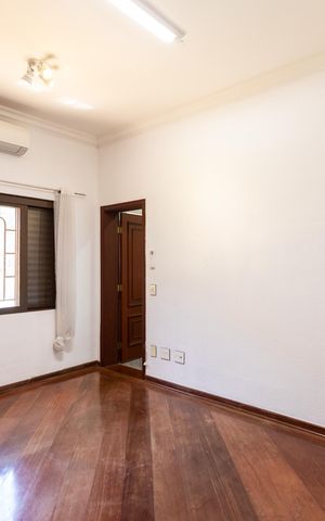 Casa para alugar com 488m², 4 quartos e 4 vagas Casa para alugar com 488m², 4 quartos e 4 vagasQuarto 2