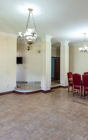 Casa para alugar com 488m², 4 quartos e 4 vagas Casa para alugar com 488m², 4 quartos e 4 vagasSala