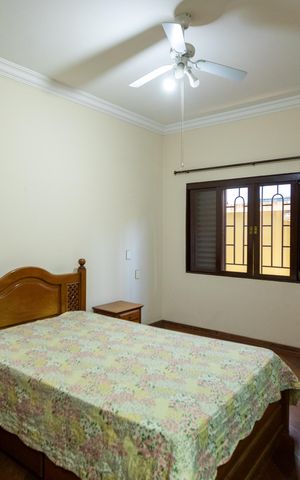 Casa para alugar com 488m², 4 quartos e 4 vagas Casa para alugar com 488m², 4 quartos e 4 vagasSuíte