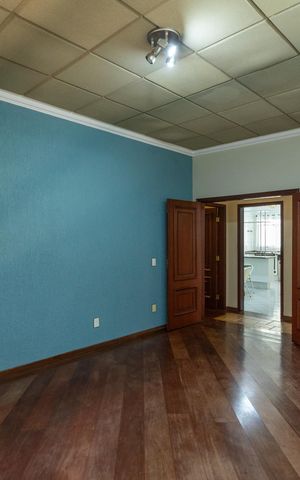 Casa para alugar com 488m², 4 quartos e 4 vagas Casa para alugar com 488m², 4 quartos e 4 vagasSuíte
