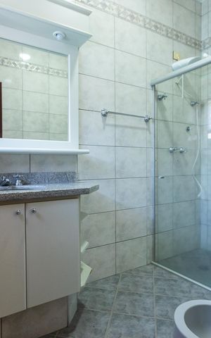 Casa para alugar com 488m², 4 quartos e 4 vagas Casa para alugar com 488m², 4 quartos e 4 vagasBanheiro social