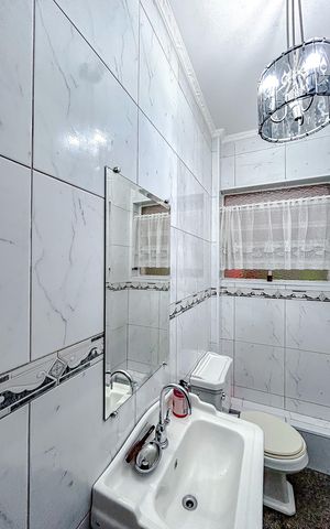 Casa à venda com 160m², 4 quartos e 2 vagasLavabo