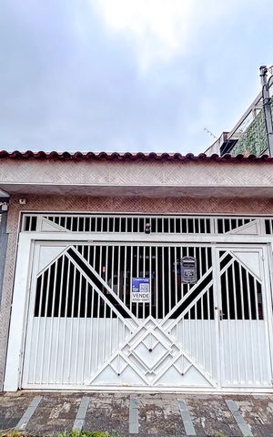 Casa à venda com 160m², 4 quartos e 2 vagasFachada com Plaquinha