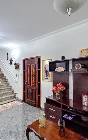 Casa à venda com 160m², 4 quartos e 2 vagasSala