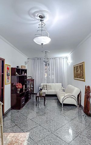 Casa à venda com 160m², 4 quartos e 2 vagasSala