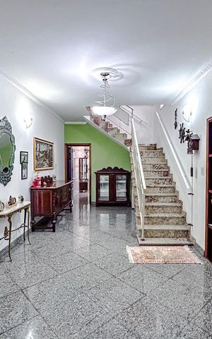 Casa à venda com 160m², 4 quartos e 2 vagasSala