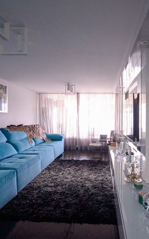 Casa à venda com 320m², 4 quartos e 4 vagas Casa à venda com 320m², 4 quartos e 4 vagasSala de TV