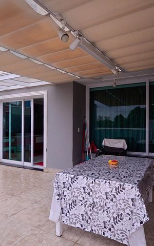 Casa à venda com 320m², 4 quartos e 4 vagas Casa à venda com 320m², 4 quartos e 4 vagasÁrea de Lazer