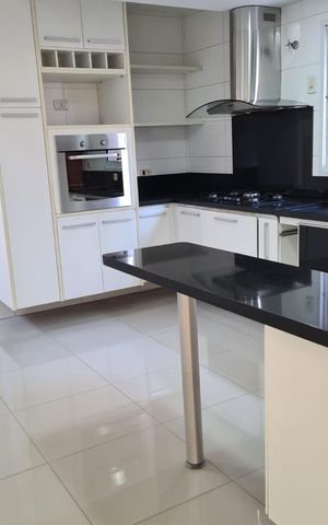 Casa à venda com 275m², 3 quartos e 2 vagas Casa à venda com 275m², 3 quartos e 2 vagasCozinha