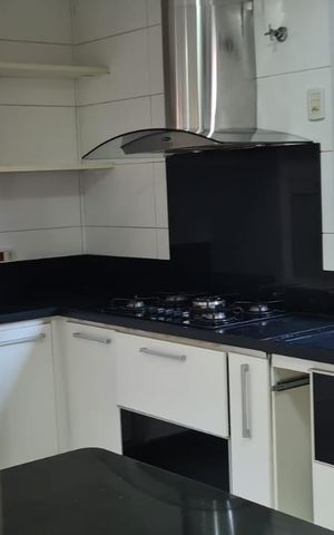 Casa à venda com 275m², 3 quartos e 2 vagas Casa à venda com 275m², 3 quartos e 2 vagasCozinha