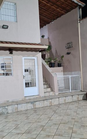 Casa à venda com 275m², 3 quartos e 2 vagas Casa à venda com 275m², 3 quartos e 2 vagasÁrea externa