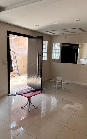 Casa à venda com 275m², 3 quartos e 2 vagas Casa à venda com 275m², 3 quartos e 2 vagasSala
