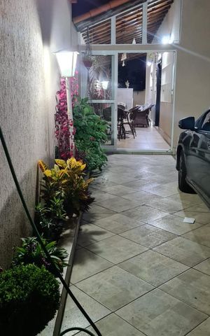 Casa à venda com 275m², 3 quartos e 2 vagas Casa à venda com 275m², 3 quartos e 2 vagasÁrea externa