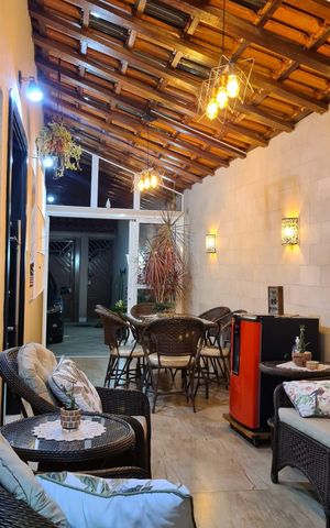 Casa à venda com 275m², 3 quartos e 2 vagas Casa à venda com 275m², 3 quartos e 2 vagasÁrea externa