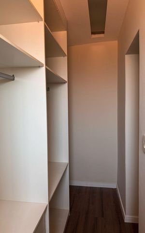 Casa à venda com 275m², 3 quartos e 2 vagas Casa à venda com 275m², 3 quartos e 2 vagasQuarto
