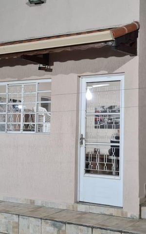 Casa à venda com 275m², 3 quartos e 2 vagas Casa à venda com 275m², 3 quartos e 2 vagasÁrea externa