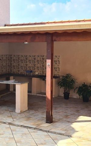 Casa à venda com 275m², 3 quartos e 2 vagas Casa à venda com 275m², 3 quartos e 2 vagasÁrea externa