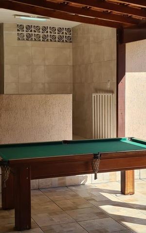 Casa à venda com 275m², 3 quartos e 2 vagas Casa à venda com 275m², 3 quartos e 2 vagasÁrea externa