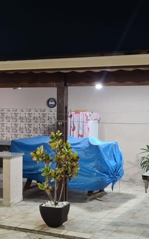 Casa à venda com 275m², 3 quartos e 2 vagas Casa à venda com 275m², 3 quartos e 2 vagasÁrea externa