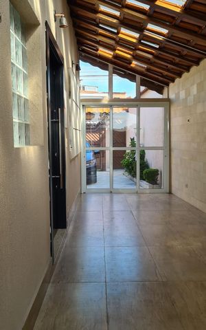 Casa à venda com 275m², 3 quartos e 2 vagas Casa à venda com 275m², 3 quartos e 2 vagasÁrea externa