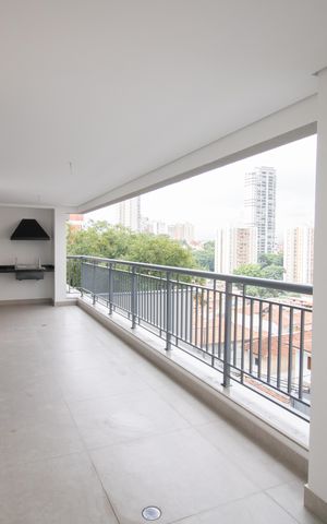 Apartamento à venda com 183m², 4 quartos e 4 vagas Apartamento à venda com 183m², 4 quartos e 4 vagasVARANDA DA SALA
