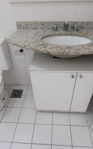 Apartamento à venda com 134m², 4 quartos e 3 vagasBanheiro da suíte