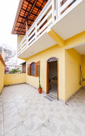 Casa à venda com 174m², 3 quartos e 4 vagas Casa à venda com 174m², 3 quartos e 4 vagasÁrea externa