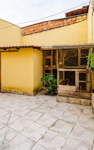 Casa à venda com 174m², 3 quartos e 4 vagas Casa à venda com 174m², 3 quartos e 4 vagasÁrea externa