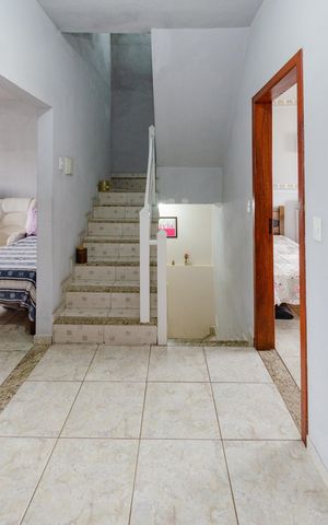 Casa à venda com 174m², 3 quartos e 4 vagas Casa à venda com 174m², 3 quartos e 4 vagasCorredor