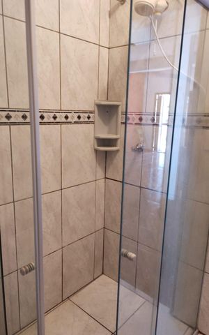 Casa à venda com 160m², 3 quartos e 2 vagas Casa à venda com 160m², 3 quartos e 2 vagasBanheiro
