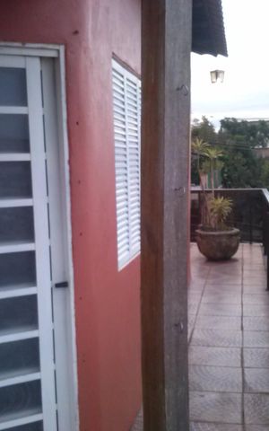 Casa à venda com 160m², 3 quartos e 2 vagas Casa à venda com 160m², 3 quartos e 2 vagasVaranda
